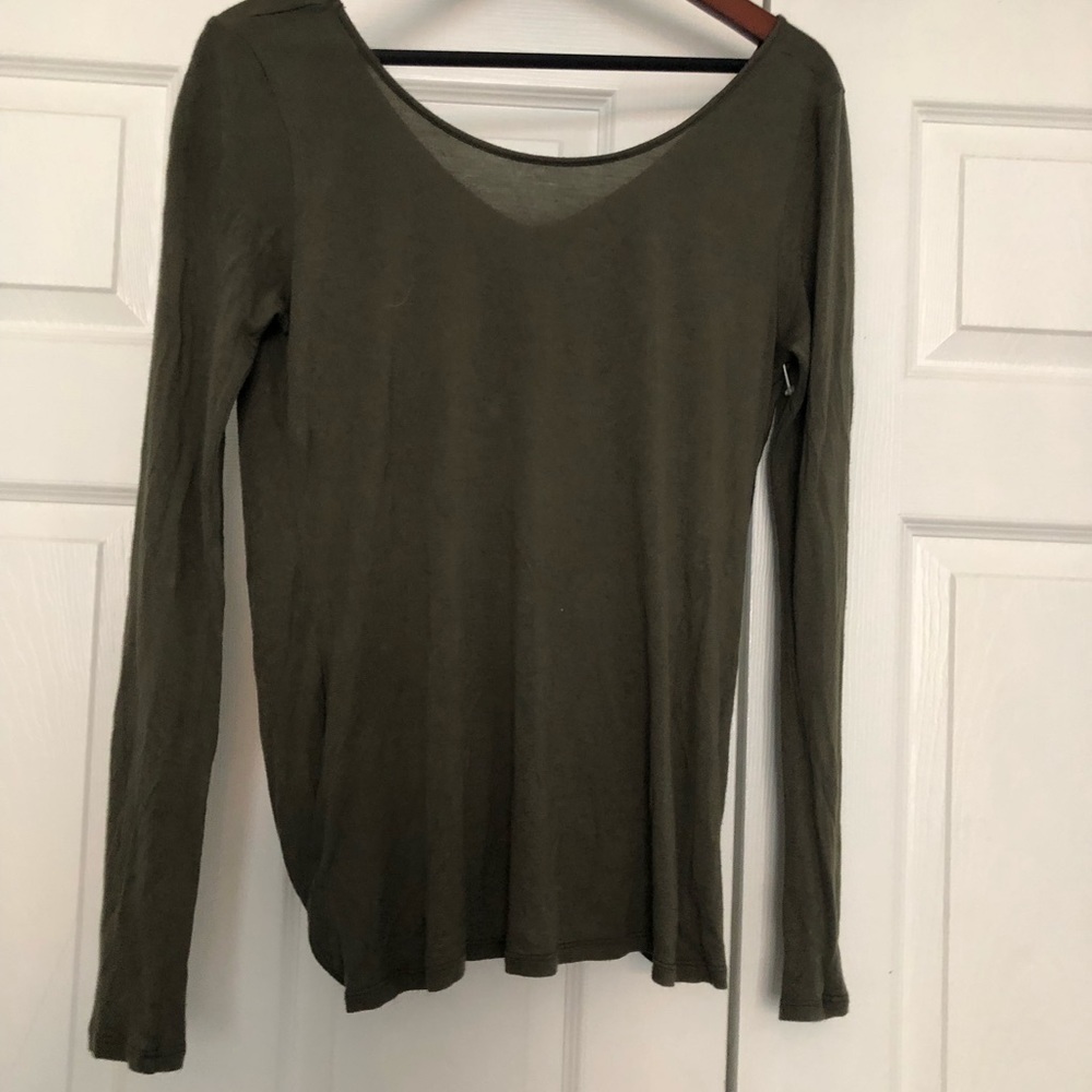 Very unique shirt that cross-crosses in the.back.
